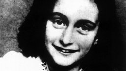 Porträt des jüdischen Mädchens Anne Frank. Sie wurde 1944 in das Konzentrationslager Bergen-Belsen verschleppt, wo sie im März 1945 ums Leben kam (Bild: dpa). © dpa-Bildfunk 