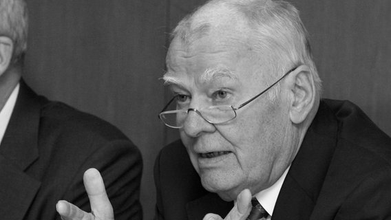 Ernst Gottfried Mahrenholz, ehemaliger Vizepräsident des Bundesverfassungsgerichts. © picture-alliance/dpa/Norbert Försterling Foto: Norbert Försterling