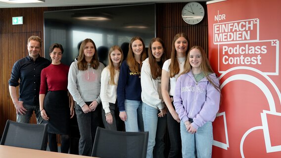 Schülerinnen der Liebfrauenschule aus Vechta produzieren ihre erste Podcast Episode beim NDR in Hannover © NDR Foto: Christian Öchsle
