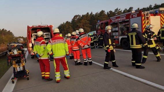 Busunfall Autobahn In Richtung Hamburg Gesperrt Ndr De