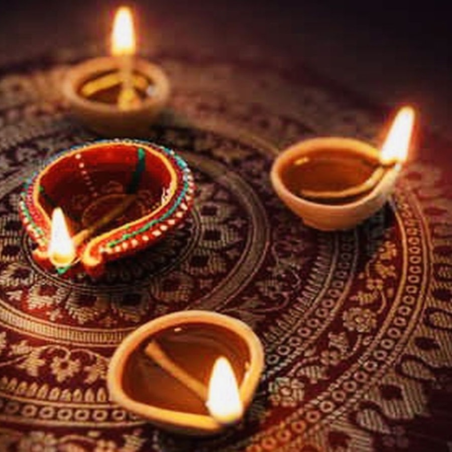 Kleine Kerzenlichter beim Lichterfest Diwali in Neu Delhi, Indien © NDR Foto: Silke Diettrich