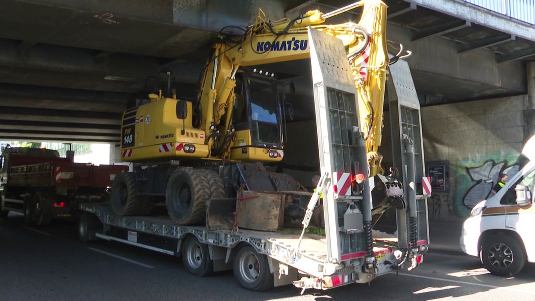 Fahrer Versch Tzt Sich Lkw Bleibt Unter Br Cke Stecken Ndr De