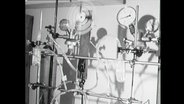 Physikalische Versuchsanordnung zur Demonstration eines elektrisch betriebenen Schwungrades (1964)  