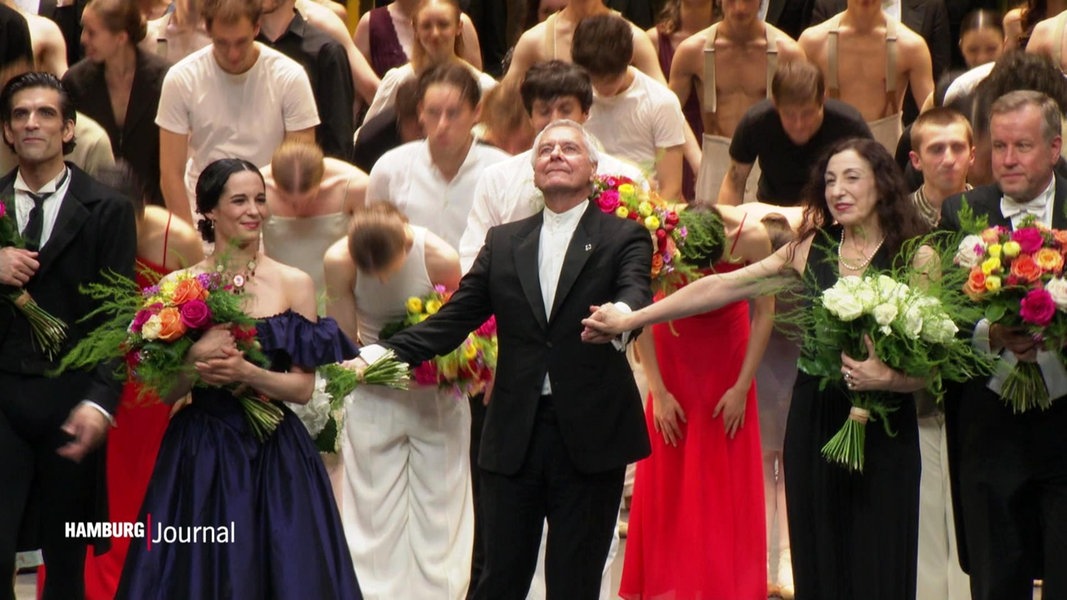 Kopfüber in Menge Beeindruckende Jubiläums Gala für John Neumeier