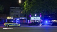 Polizeiwagen vor einer Shisha-Bar in Hamburg. © Screenshot 
