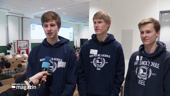 Drei Schüler mit werden interviewt. © Screenshot 