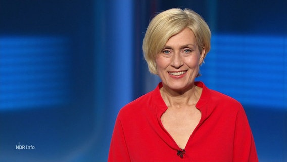 Susanne Stichler moderiert NDR Info um 21:45. © Screenshot 