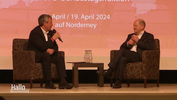 Bundeskanzler Olaf Scholz im Gespräch © Screenshot 