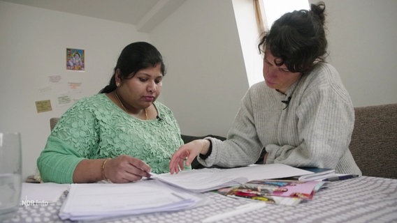 Die indische Pflegekraft Reshma S. bei der Rechtsberatung. © Screenshot 