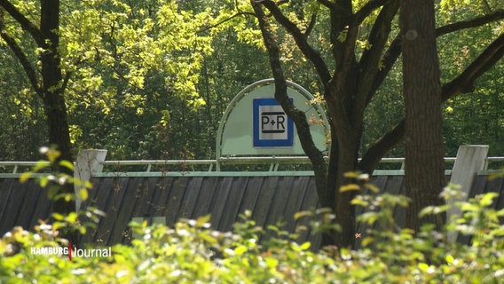 Park-and-Ride-Schild vor dem Loki-Schmidt-Garten. © Screenshot 
