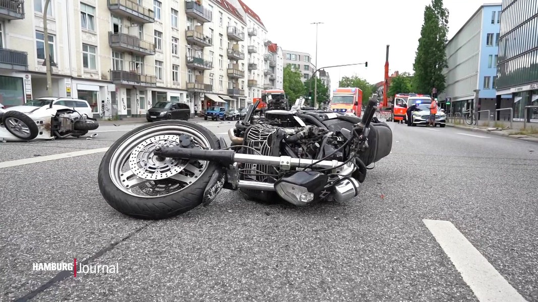 Motorradfahrer Bei Lkw Wendeman Ver Schwer Verletzt Ndr De