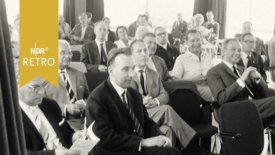 Zahnärzte im Auditorium bei einem Kongress in Timmenforf (1962)  