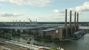   The Volkswagen plant in Wolfsburg seen from above. © NDR 