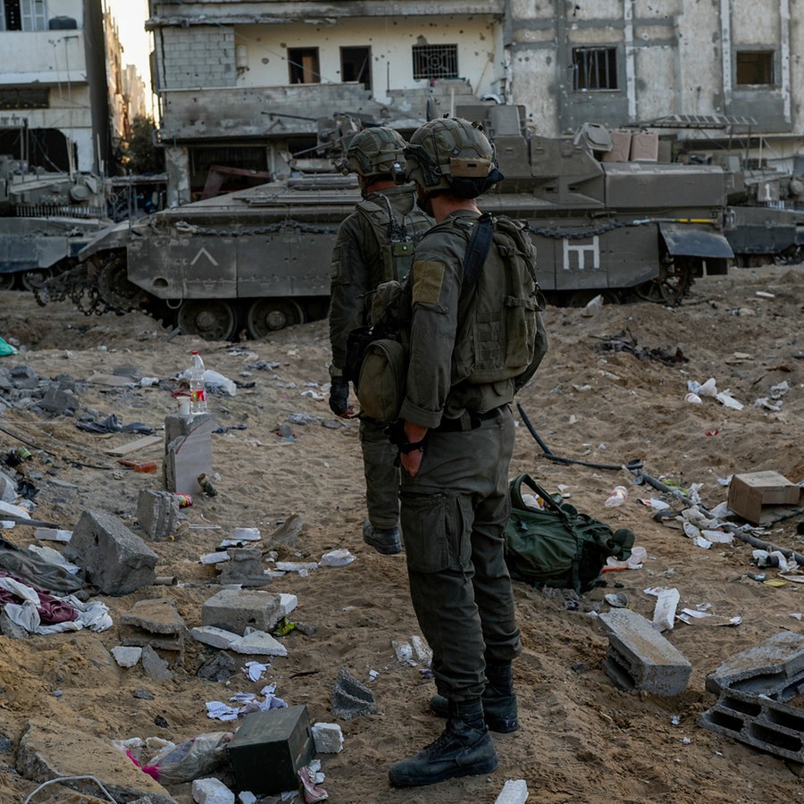 Israelische Soldaten während einer Bodenoperation im Gazastreifen © AP/dpa Foto: Ohad Zwigenberg