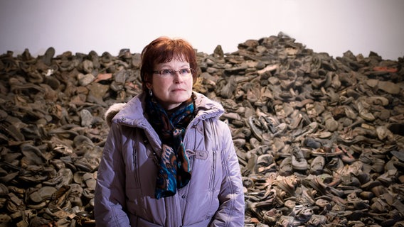Halina Swiderska, Guide in der Gedenkstätte Auschwitz-Birkenau © NDR Foto: Christian Spielmann