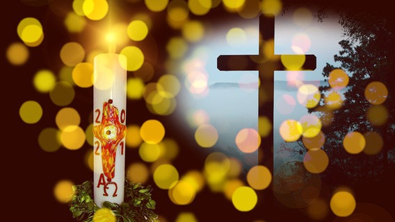 Lichtpunkte funkeln über einer Osterkerze und einem Kreuz. © Pixabay Foto: Gerd Altmann