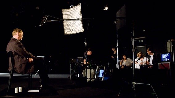 Gottfried John bei den Dreharbeiten zu "Aghet" © NDR / Trebitsch Entertainment Foto: Stefan Höderath