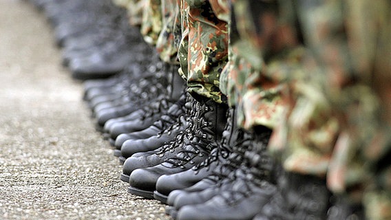 Stiefel von Bundeswehrsoldaten © dpa 