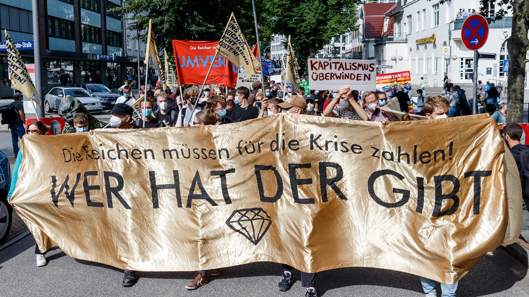 Linkes Bündnis demonstriert in Blankenese NDR de Nachrichten Hamburg