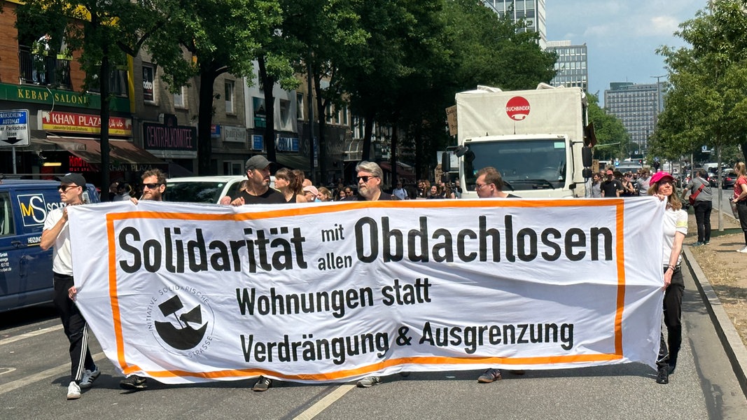 Demonstration gegen Verdrängung von Obdachlosen in Hamburg NDR de