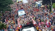   Music trucks with many revelers travel on 16.07.2016 in Hamburg during the Schlagermove through the St. Pauli district. © dpa Photographer: Bodo Marks 