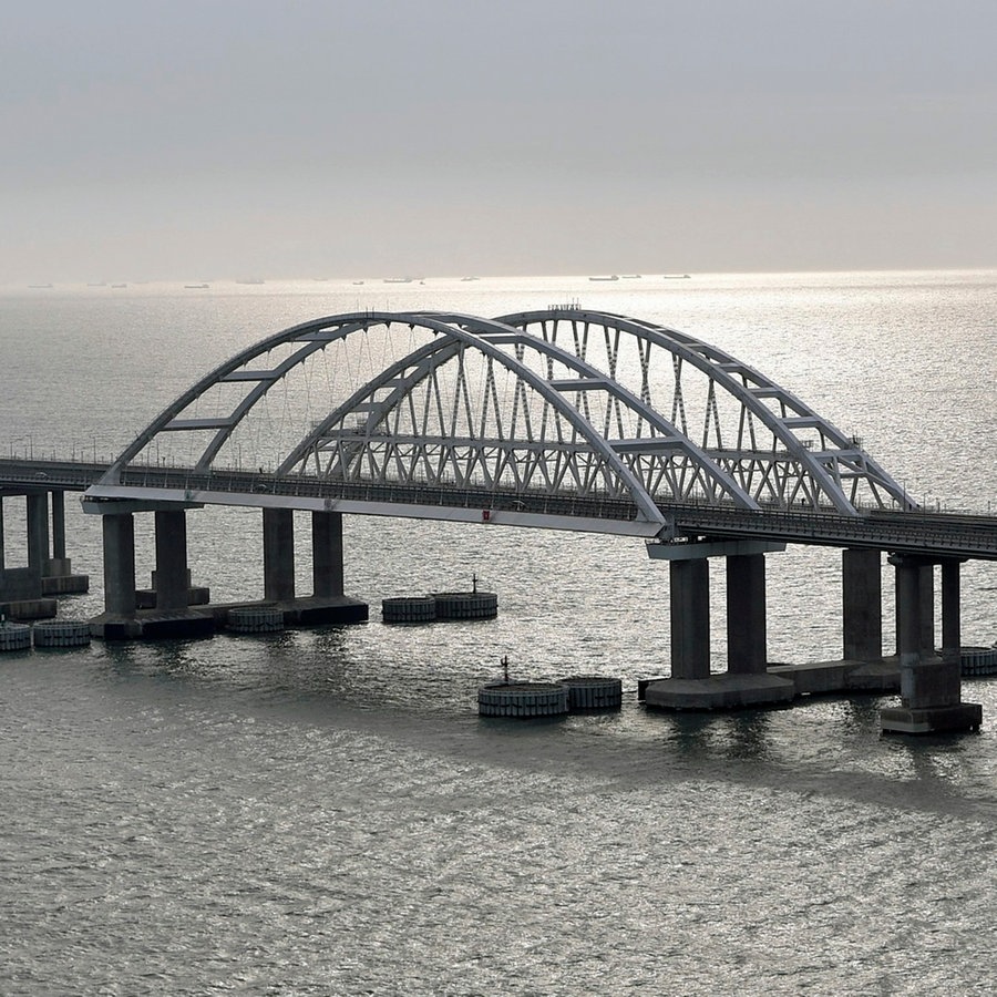 Die Krim-Brücke von Kertsch, die eine Verbindung zwischen Russland und der Schwarzmeer-Halbinsel Krim herstellt. © Alexei Nikolsky/Pool Sputnik Kremlin/AP/dpa 