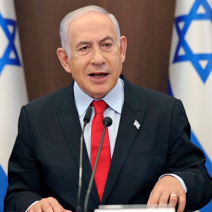 Benjamin Netanjahu, Ministerpräsident von Israel, spricht während einer Kabinettssitzung im Büro des Ministerpräsidenten. © dpa-Bildfunk/EPA Pool/AP Foto: Abir Sultan