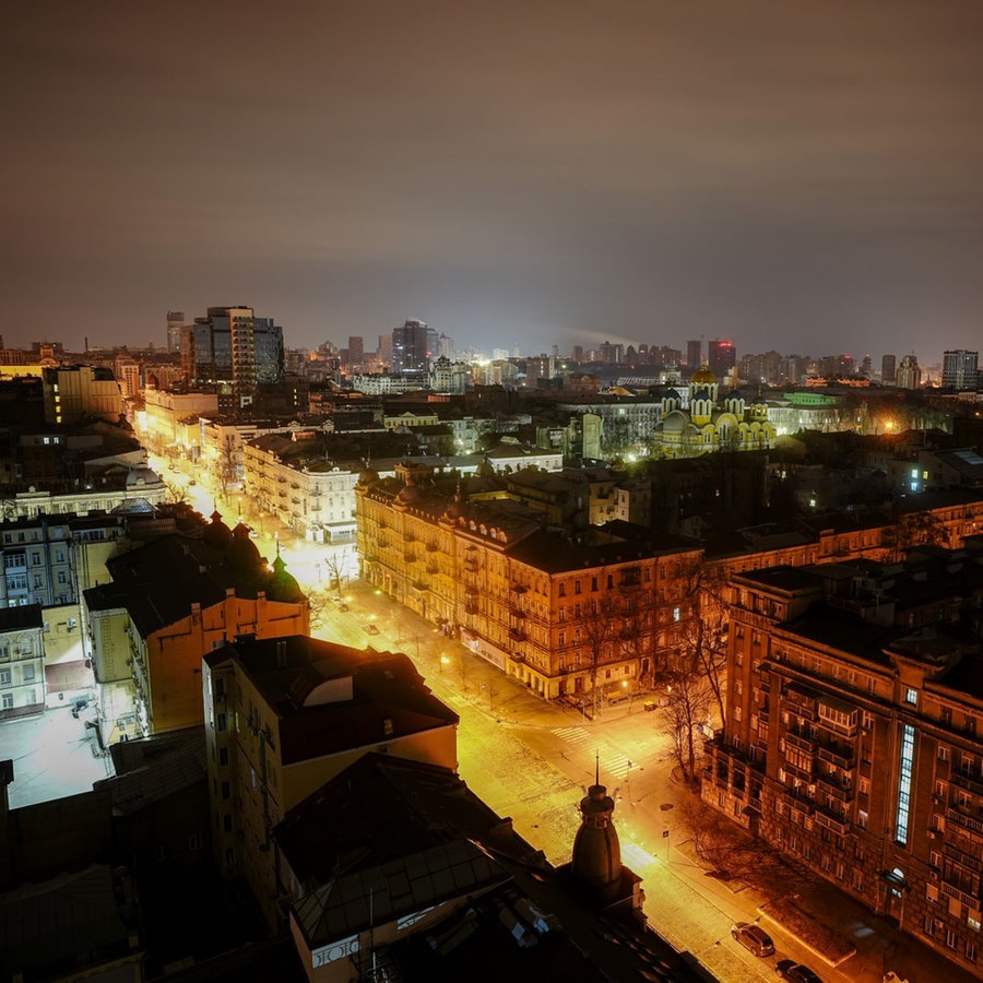ARCHIV-BILD: Blick auf die ukrainische Hauptstadt Kiew um kurz nach fünf Uhr am Morgen. © dpa Foto: Kay Nietfeld