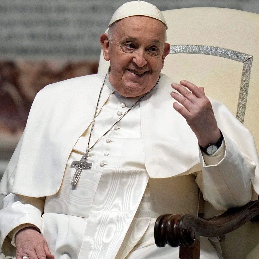 Papst Franziskus gestikuliert vor einer Messe im Petersdom in Vatikanstadt. © AP/dpa Foto: Alessandra Tarantino