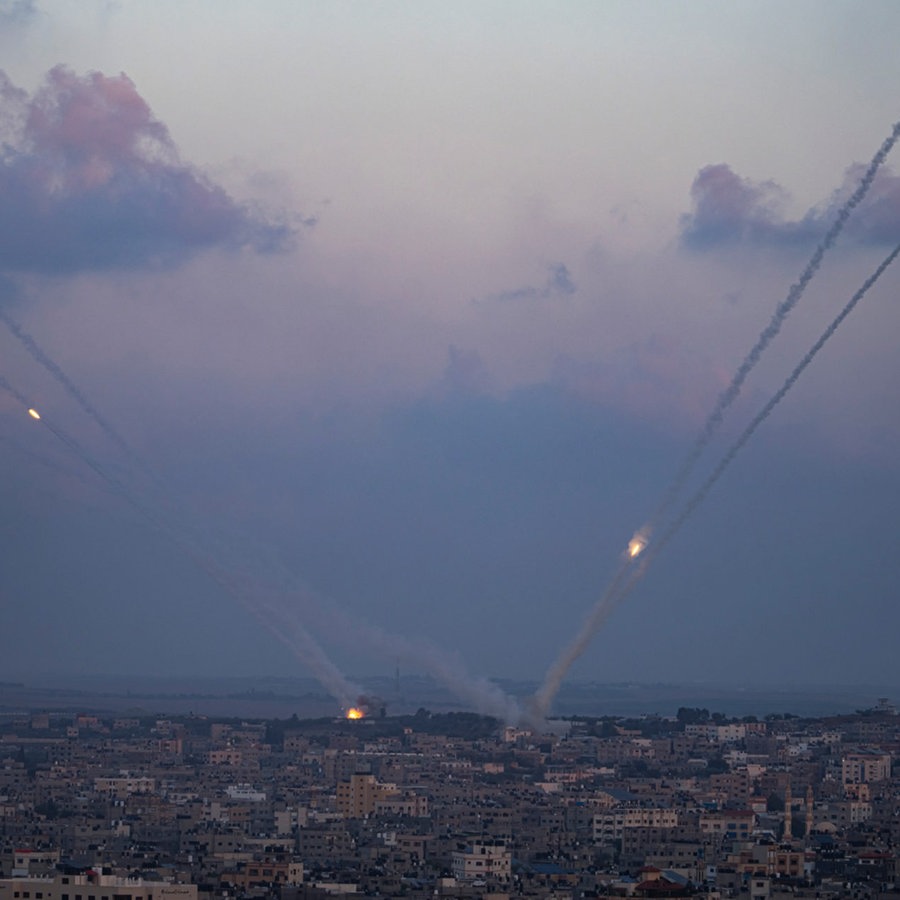 Raketen werden aus dem Gazastreifen auf Israel abgefeuert. © picture alliance Foto: Fatima Shbair