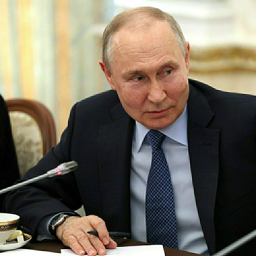Ein Porträtbild zeigt den russischen Präsidenten Wladimir Putin © picture alliance / Russian Look | Kremlin Pool 