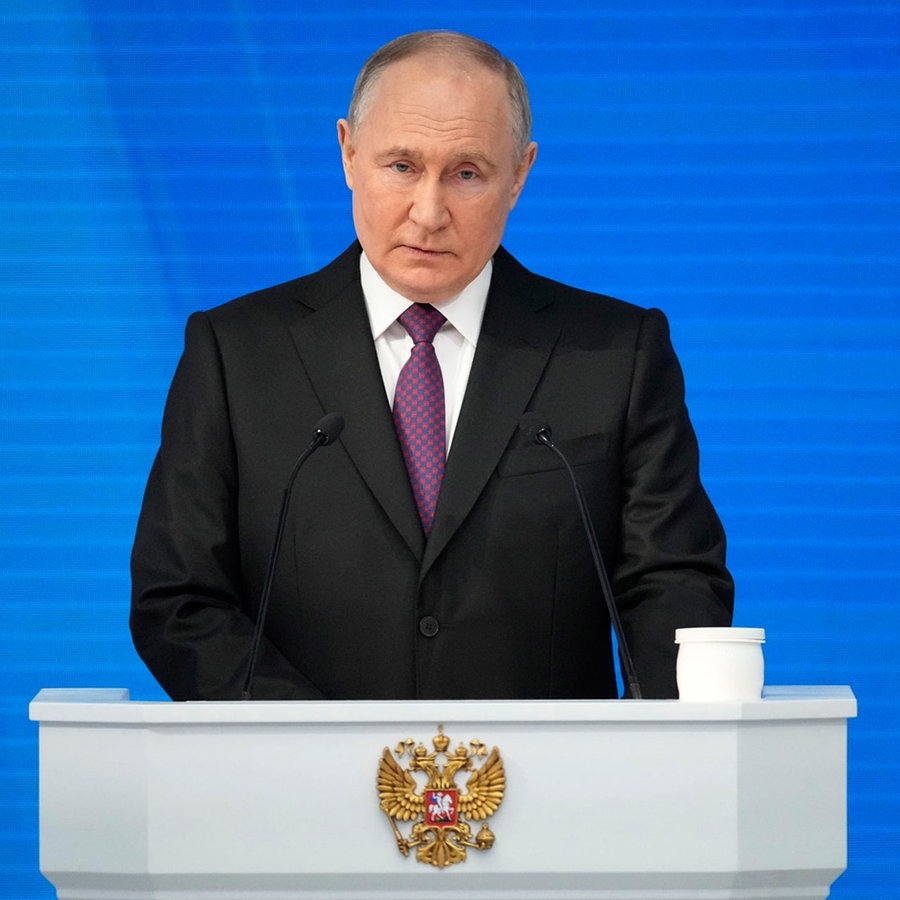 Wladimir Putin, Präsident von Russland, hält seine Rede zur Lage der Nation in Moskau. © AP/dpa Foto: Alexander Zemlianichenko