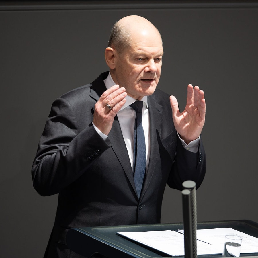 Bundeskanzler Olaf Scholz (SPD), gibt im Bundestag eine Regierungserklärung zum Europäischen Rat ab. © dpa Foto:  Jonathan Penschek