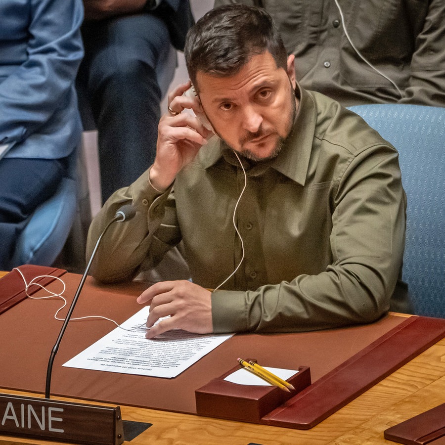 Der Präsident der Ukraine, Wolodymyr Selenskyj, nimmt an der Sitzung des UN-Sicherheitsrat in New York (USA) zum Thema Ukraine teil. © dpa Foto: Michael Kappeler