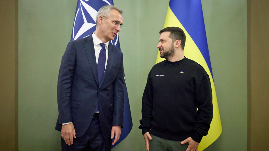 Nato Generalsekret R Stoltenberg Zu Besuch In Kiew Ndr De