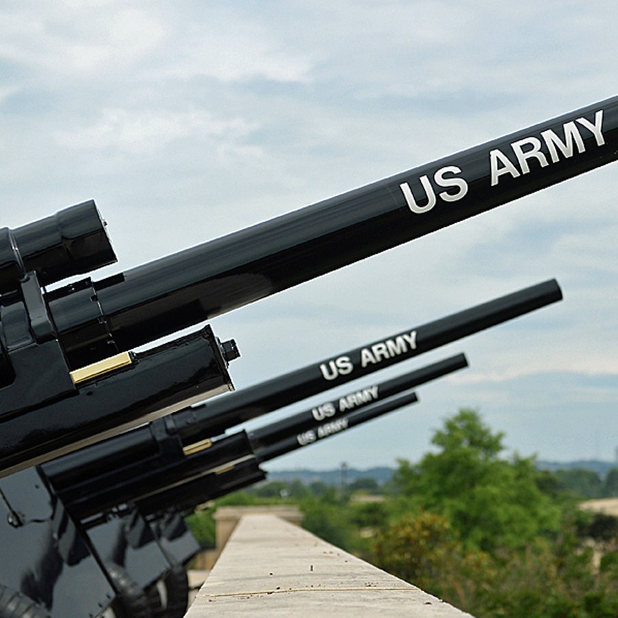 Kanonen, die in Washington D.C. (USA) im US-Verteidigungsministerium zu sehen sind. © dpa Foto: Britta Pedersen