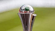 Die Trophäe des DFB-Pokal der Frauen. © Imago Images Foto: Jan Huebner