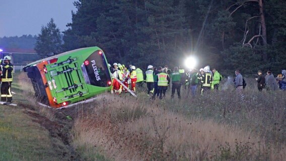 Busunfall Autobahn In Richtung Hamburg Gesperrt Ndr De