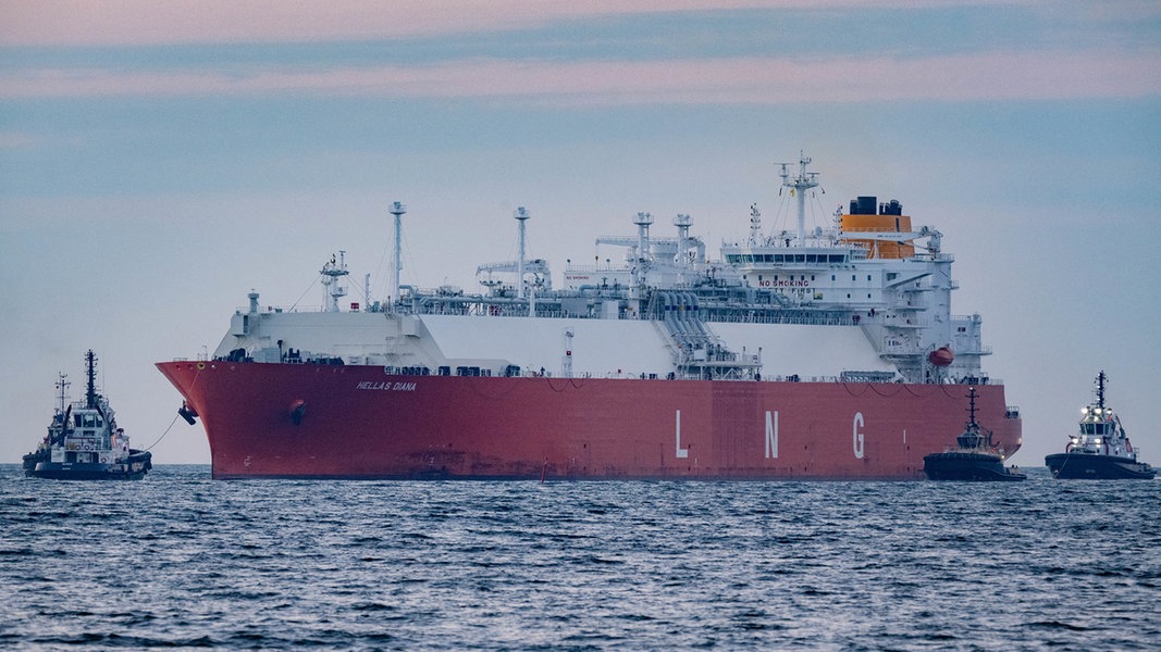 Erster Anlauf Seit Mai LNG Tanker Legt In Mukran An NDR De