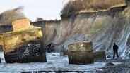 On the cliffs of the Baltic Peninsula, Fischland-Darß, between Wustrow and Ahrenshoop, is a man on the way. © dpa Photo: Bernd Wüstneck