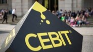 a black and yellow pointed block with CEBIT inscription © Deutsche Messe AG in Hannover Photo: Deutsche Messe AG