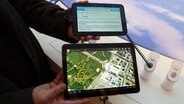 Samsung's first small Galaxy Tab in size comparison with the new Galaxy Tab 10.1. © NDR.de 