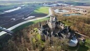 An aerial view shows the castle of Marienburg. © picture alliance / dpa Photo: Julian Stratenschulte