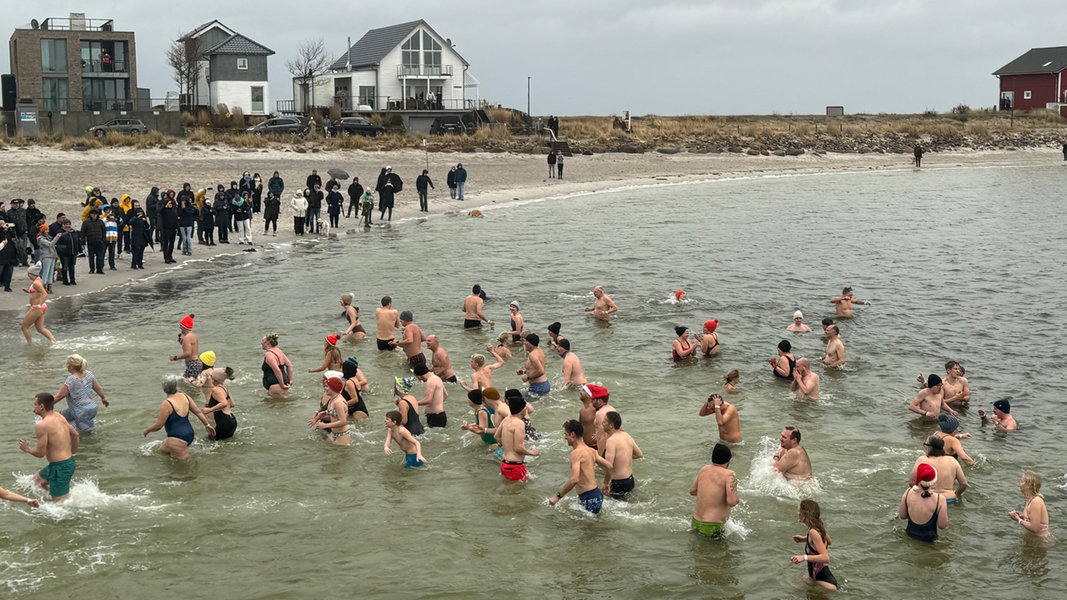 Anbaden In Der Ostsee Nasser Spa Bei Vier Grad Ndr De Nachrichten