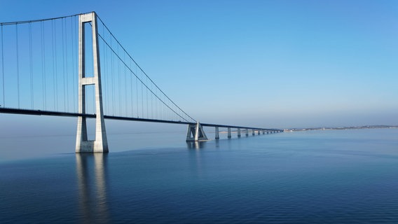 Eine Brücke über den Großen Belt. © imago images / Shotshop Foto: imago images / Shotshop