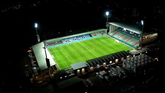 Das Holstein Stadion in Kiel aus der Luft. © ARD 