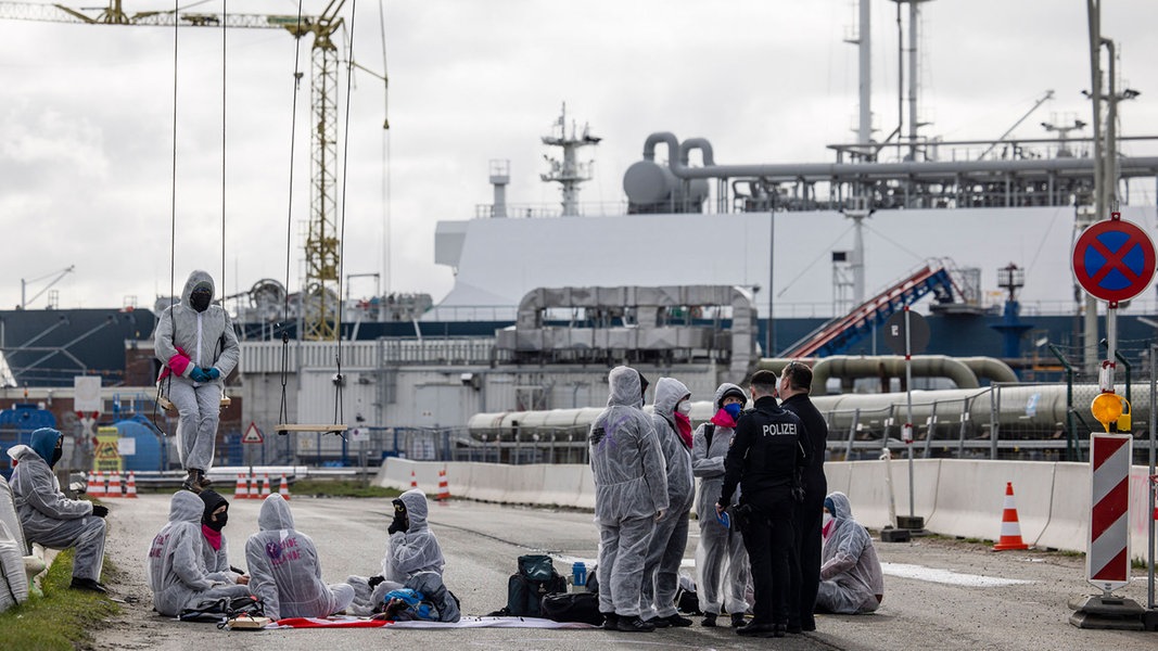 Blockade Am Lng Terminal In Brunsb Ttel Ndr De Nachrichten