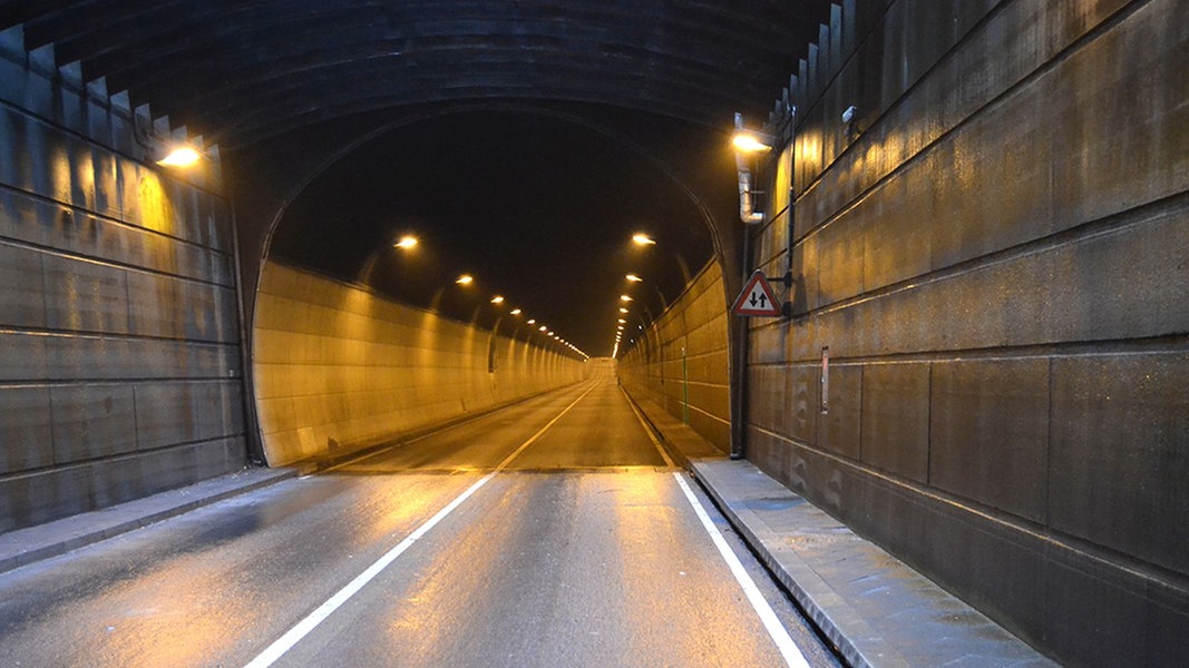 Kanaltunnel Rendsburg Wegen Wartungsarbeiten Gesperrt NDR De