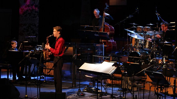Finn Vidal (Saxofon) beim Preisträgerkonzert "Jugend Jazzt" © Sabine Vinar Foto: Sabine Vinar