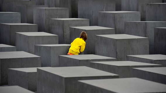 Denkmal für die ermordeten Juden Europas © picture alliance / imageBROKER Foto: Michael Weber